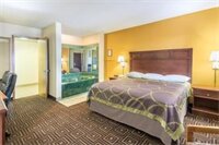 Фото Super 8 by Wyndham Seguin