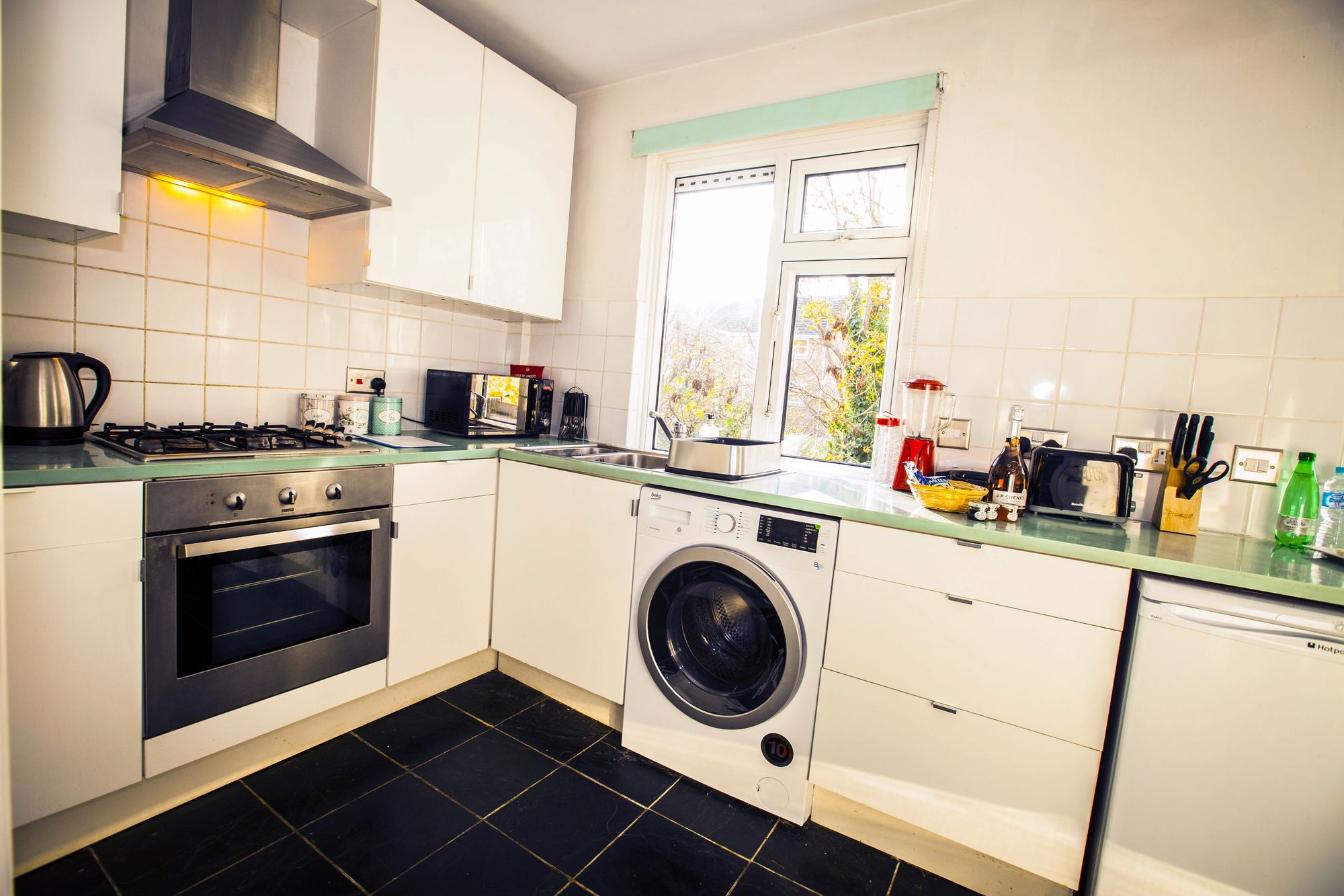 Фото Stunning Central Richmond with garden