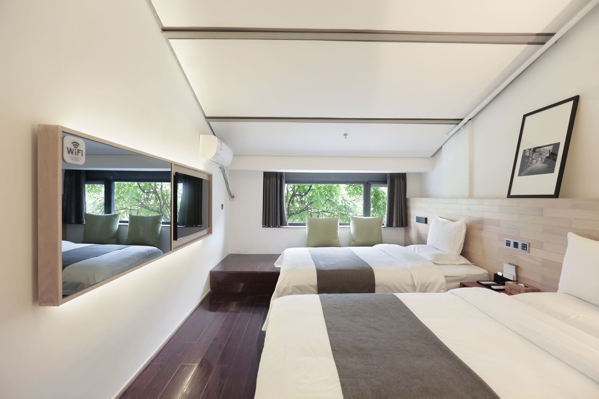 Фото Travelling With Hotel Chengdu Wide and Narrow Alley