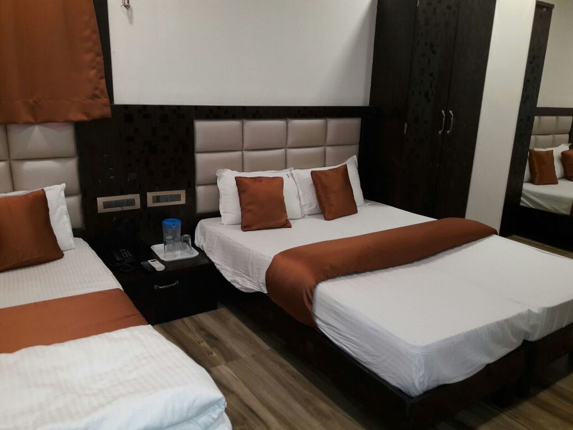 Фото Hotel Karishma