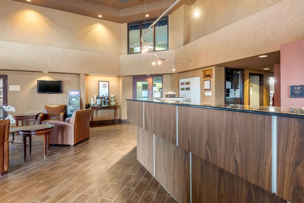 Фото Quality Suites Whitby