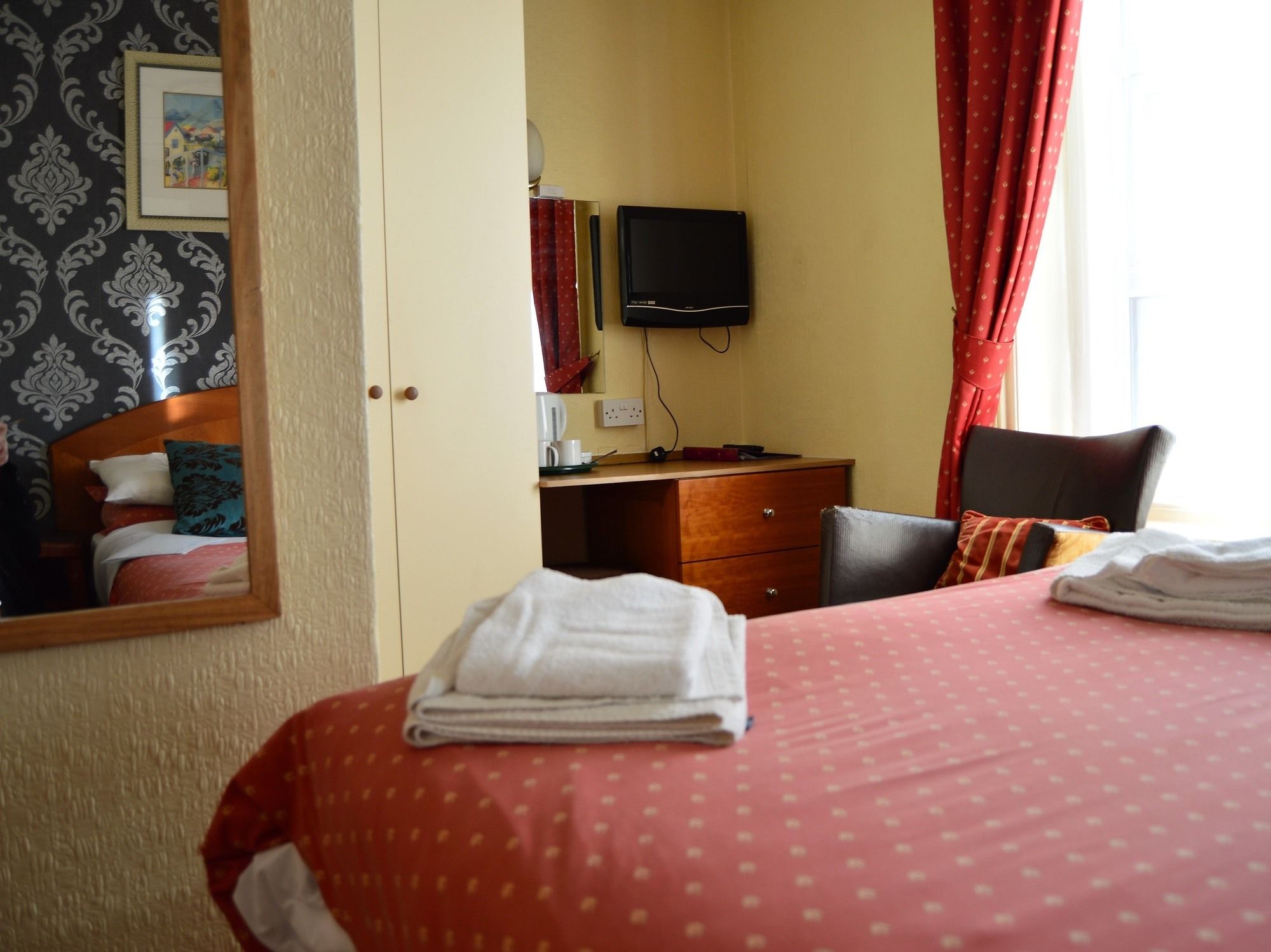 Фото The Oak Lea Hotel