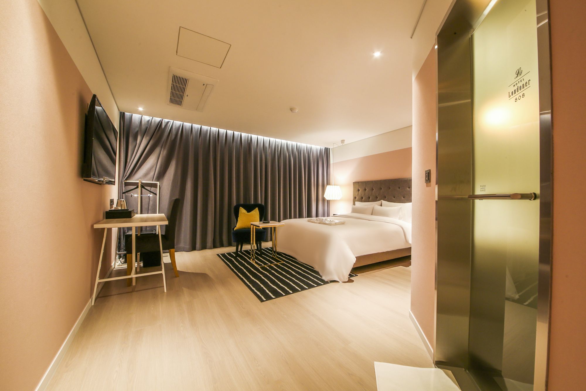 Фото Hotel Londoner Yongwon