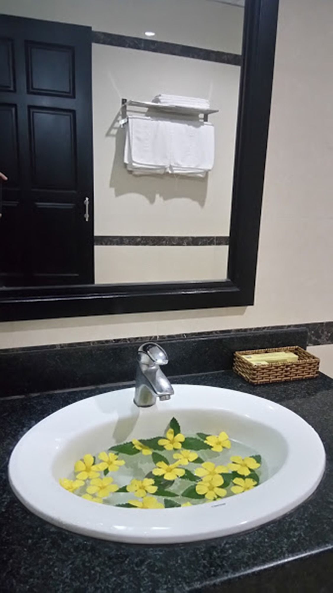 Фото Hon Rom Central Beach Resort