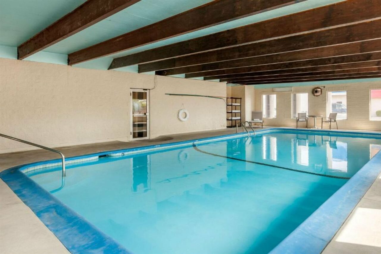 Фото Rodeway Inn & Suites