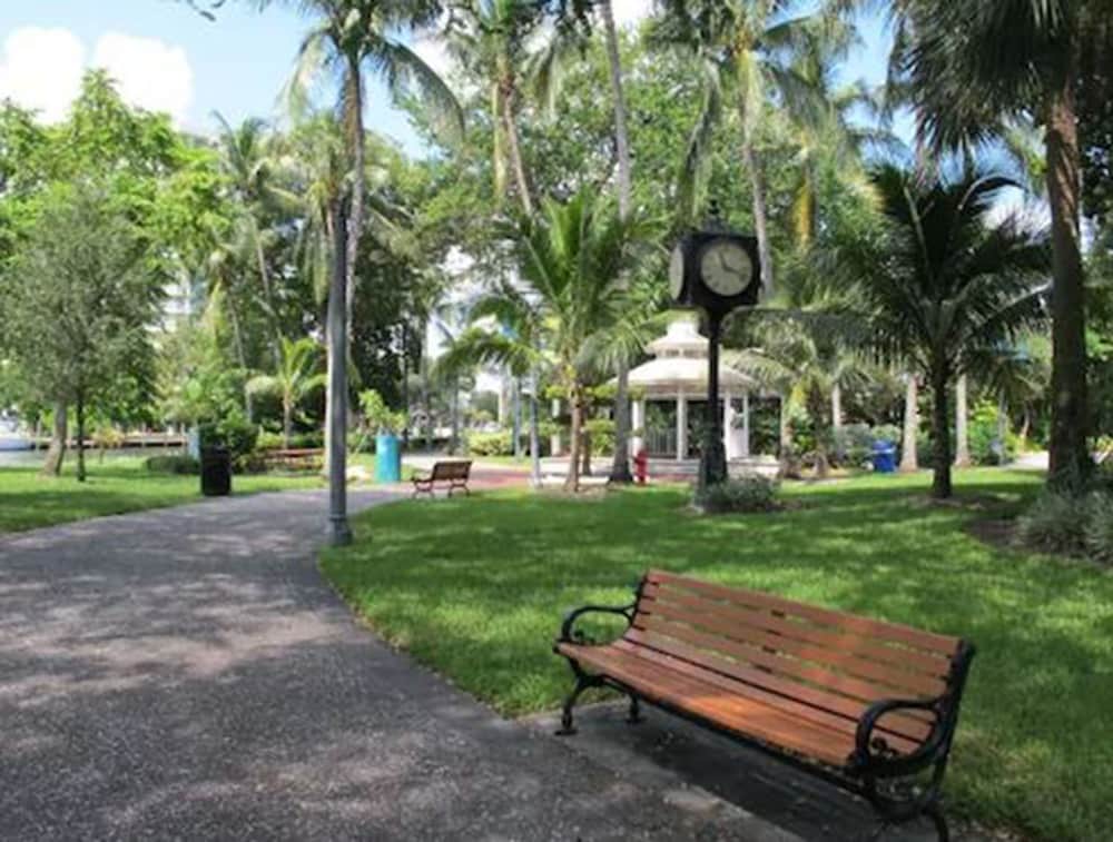 Фото Artrageous on the river by RocketSTAY