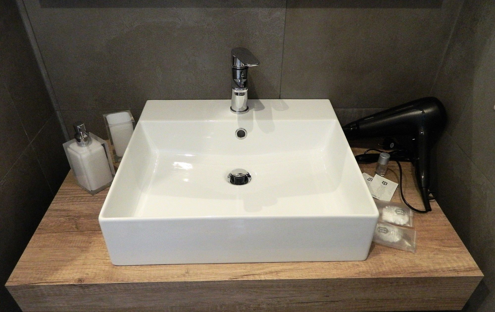 Фото Eighty Four Luxury Rooms