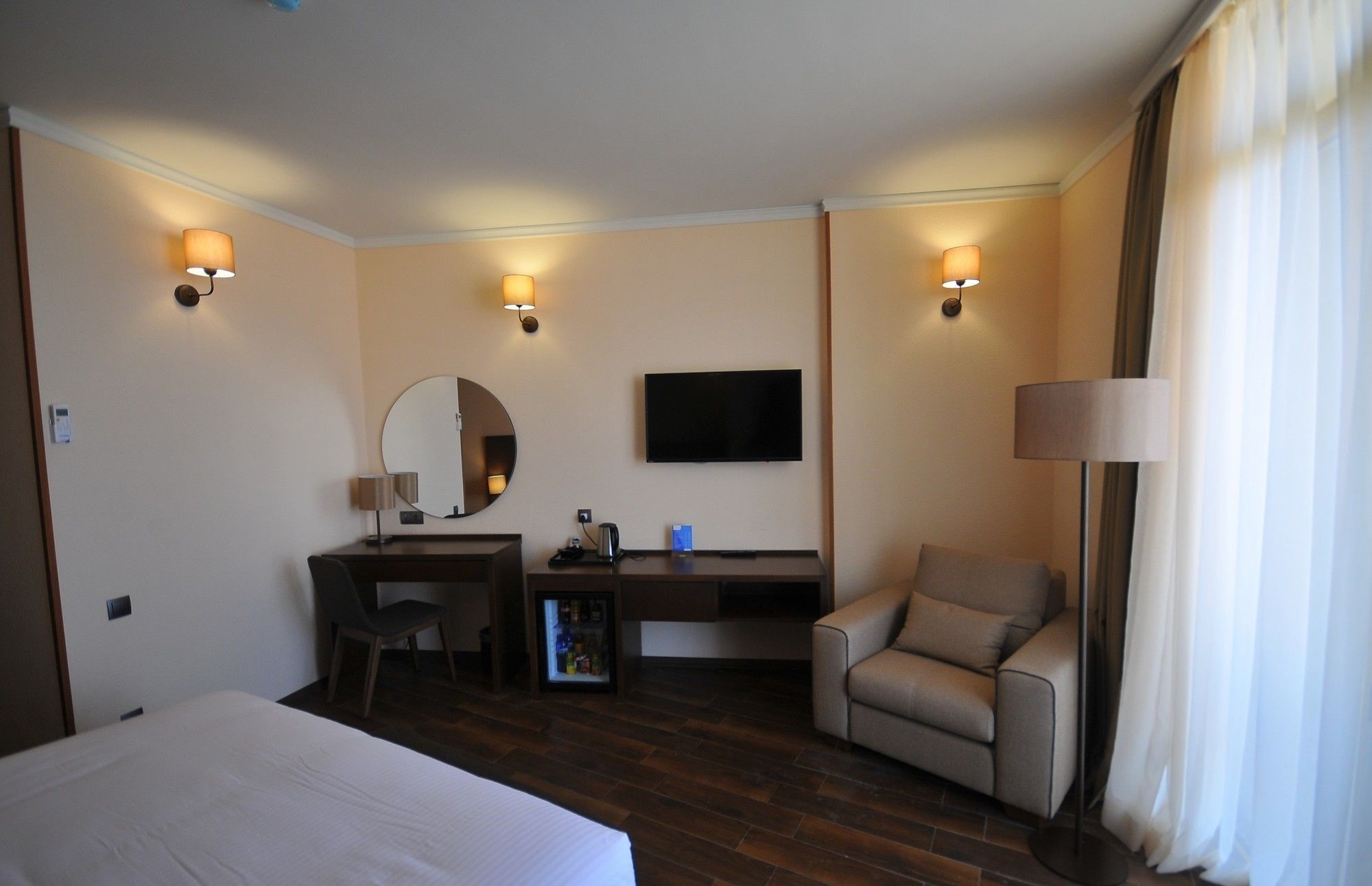 Фото Hotel Corner Inn