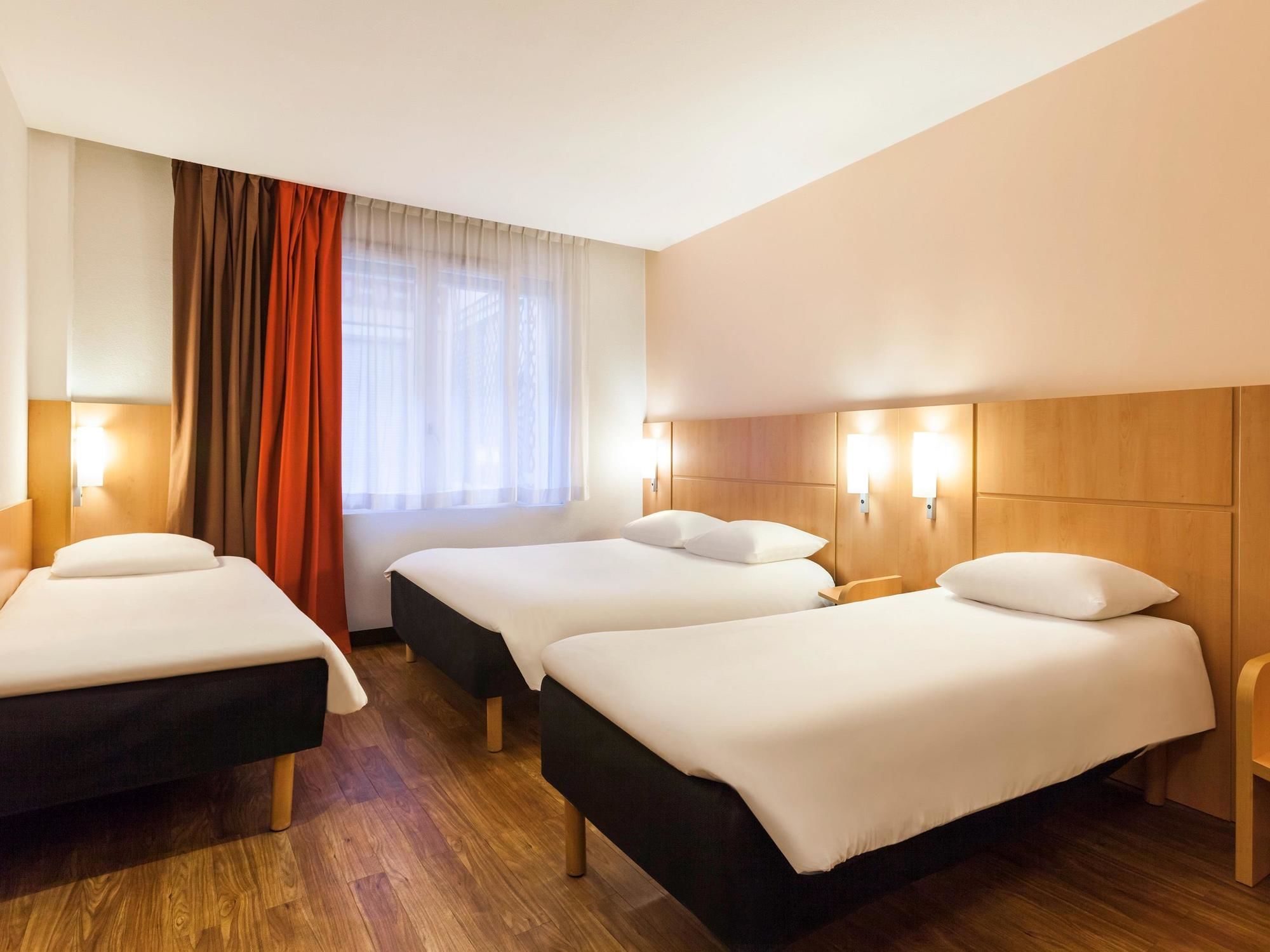 Фото Ibis Paris Gare de l'Est 10ème