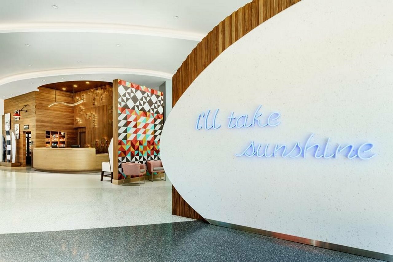 Фото Hampton Inn & Suites Santa Monica