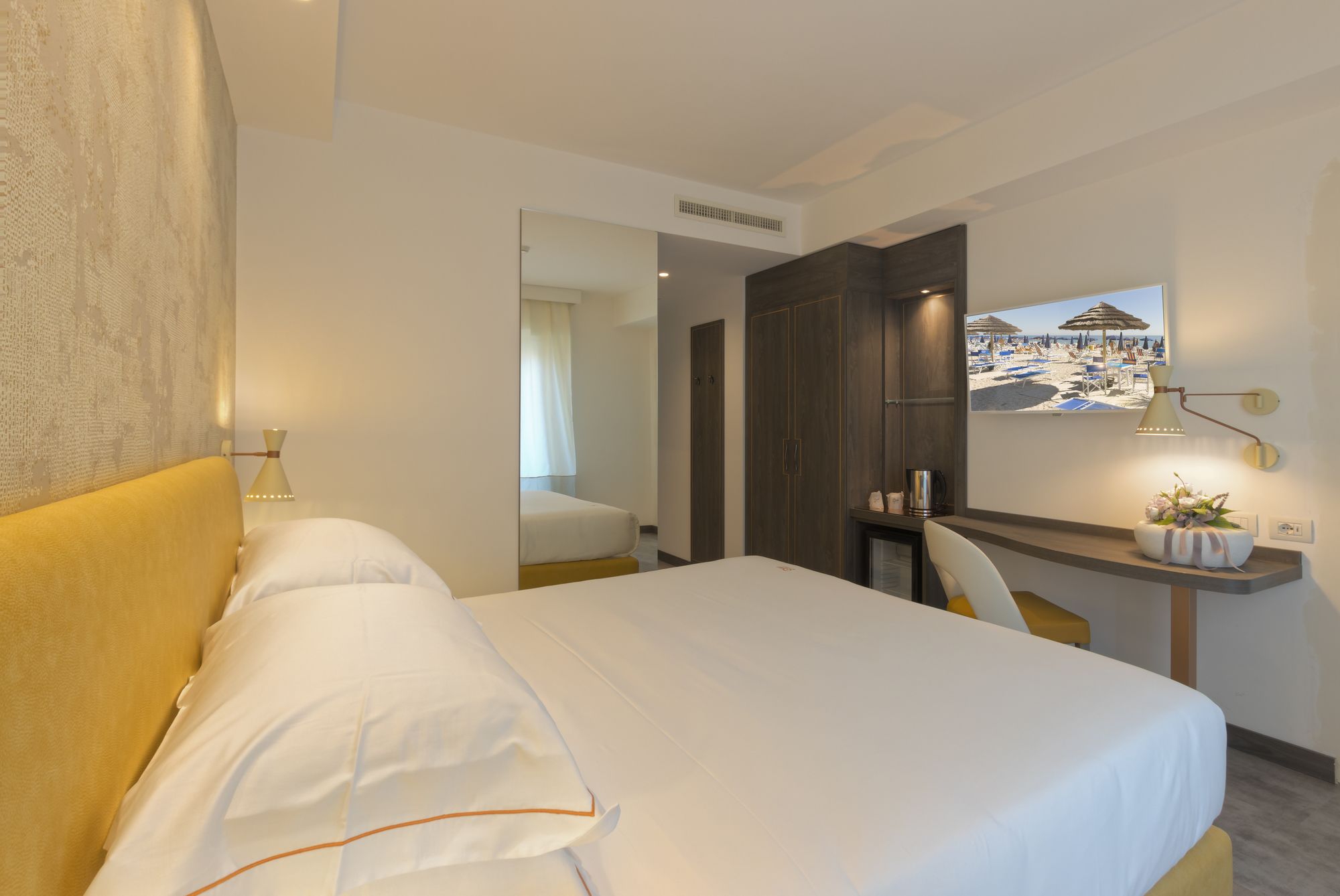 Фото Ghibli Hotel