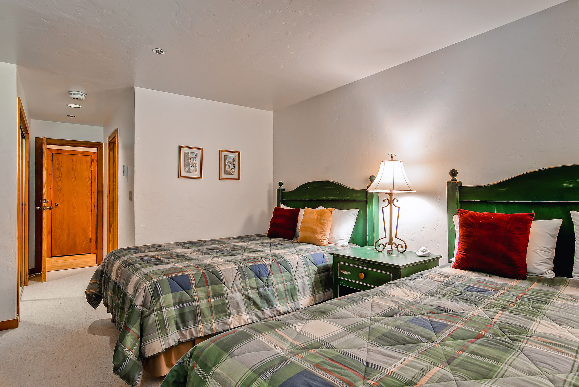 Фото Kiva Lodge by East West Hospitality