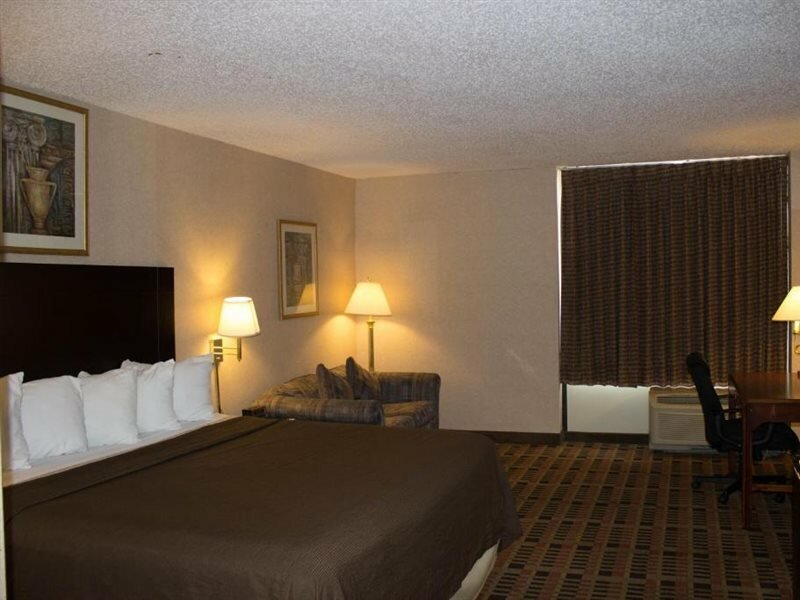 Фото Days Inn by Wyndham Amarillo East