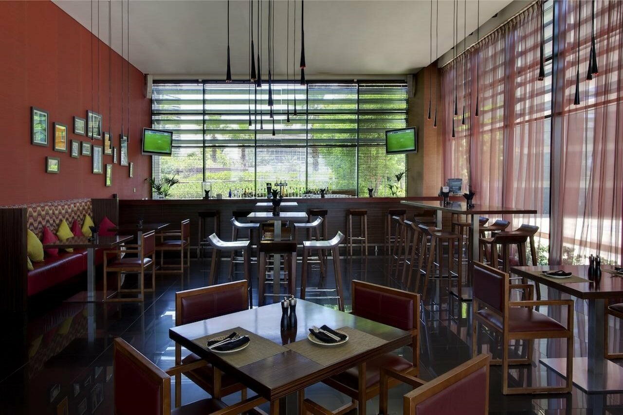 Фото Yas Plaza Bay