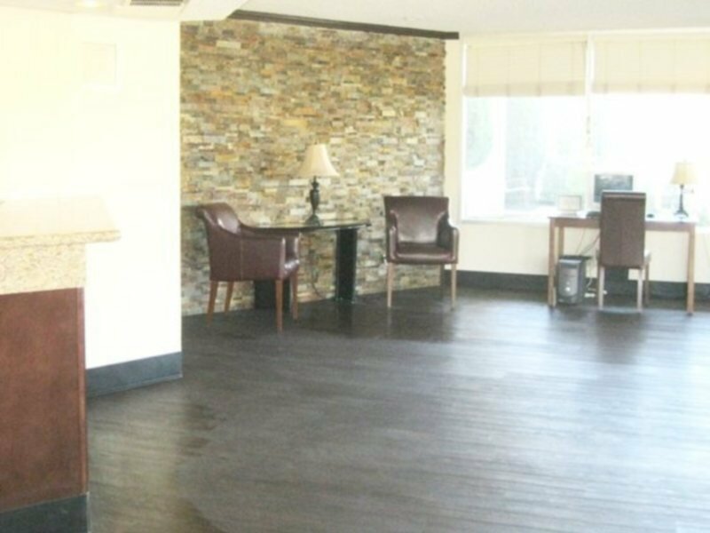 Фото Rodeway Inn & Suites