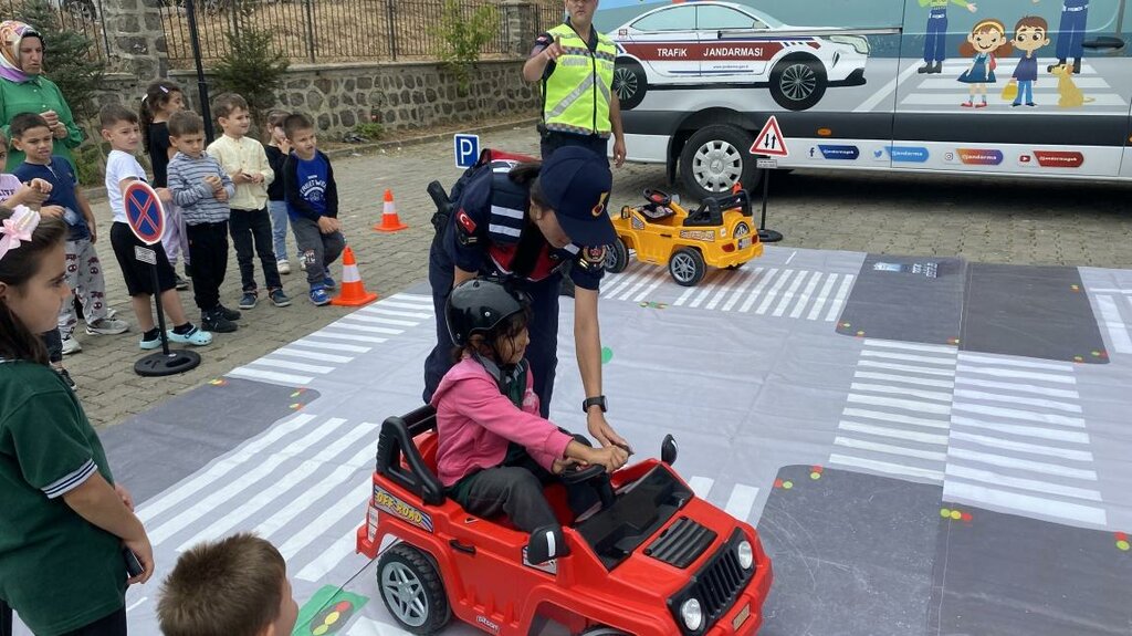 School Kasustu Middle School, Yomra, photo