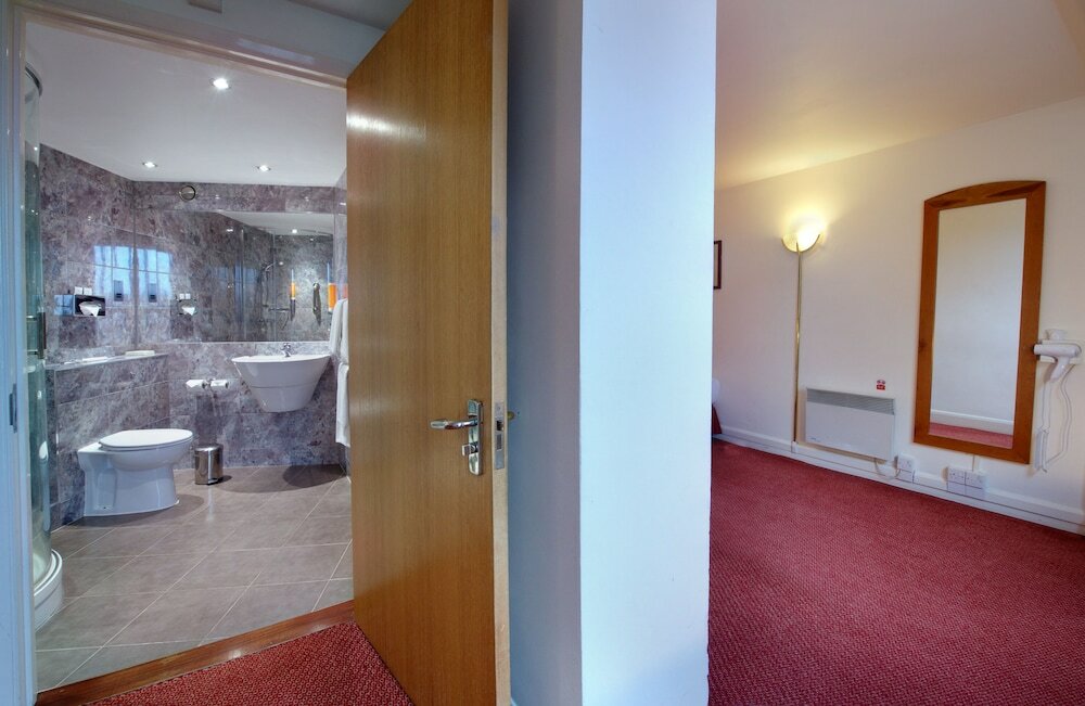 Фото Waterloo Hub Hotel & Suites