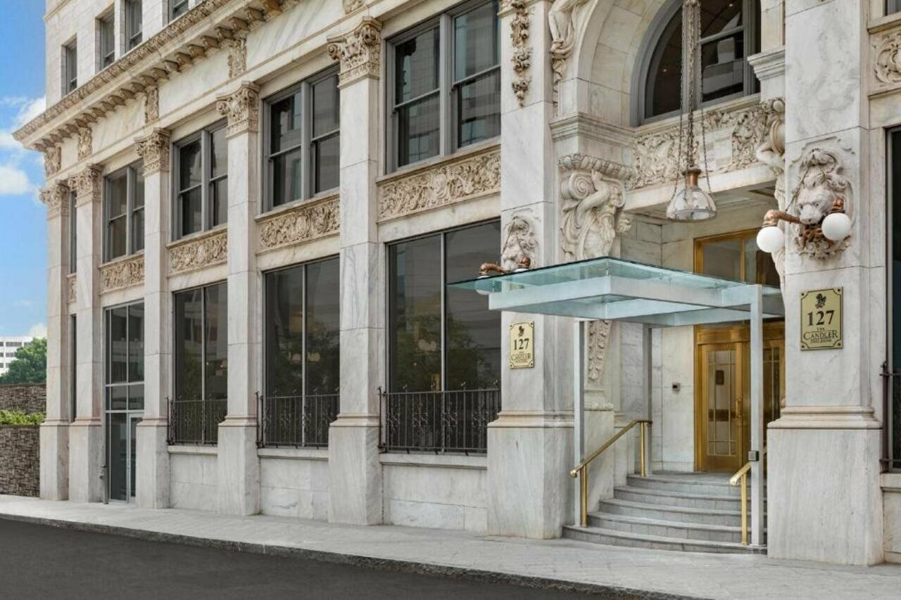 Фото The Candler Hotel Atlanta, Curio Collection by Hilton