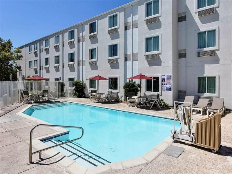 Фото Motel 6 Gilroy, Ca