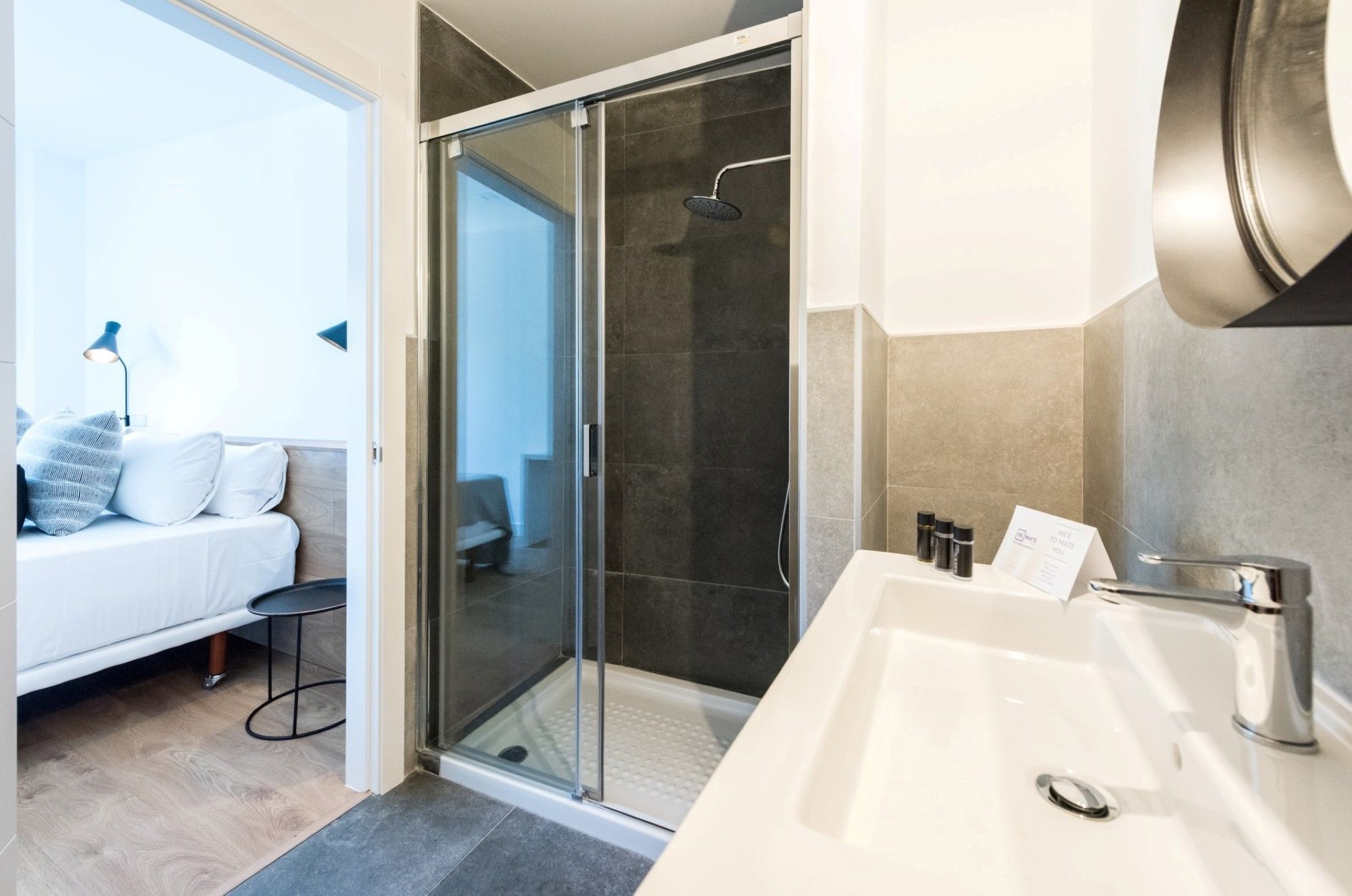 Фото Plaza de España Skyline