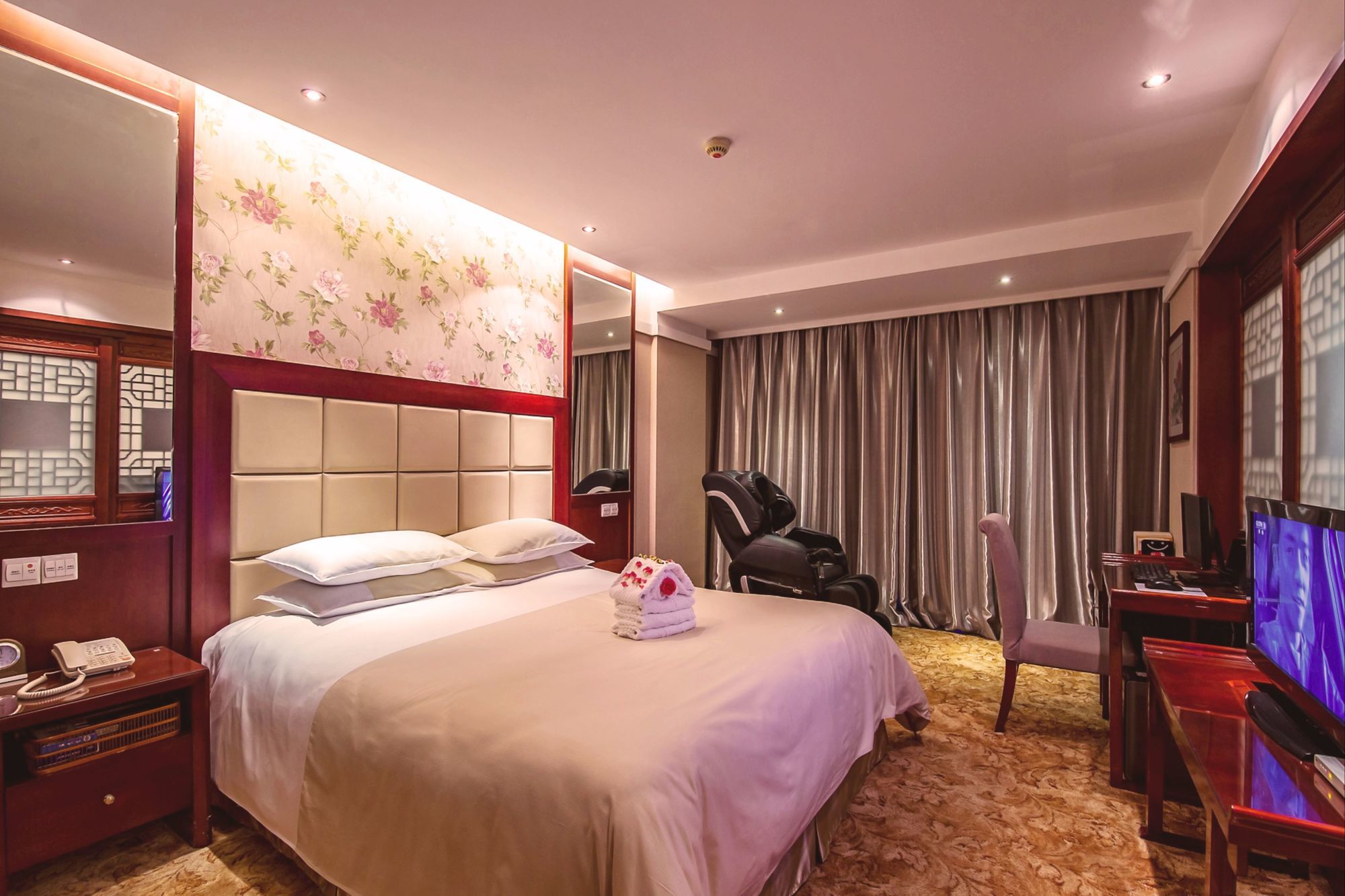 Фото Luoyang New Friendship Hotel