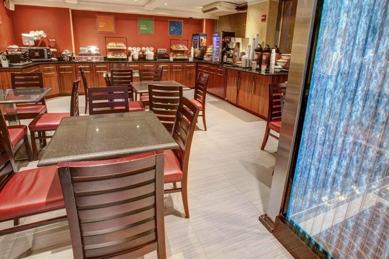 Фото Ramada by Wyndham New York Times Square West