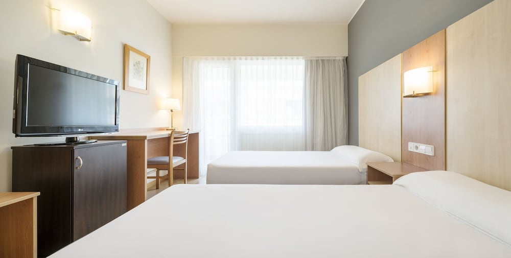 Фото Hotel Ilunion Romareda