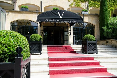 Гостиница Le Vallon de Valrugues & x26; SPA в Сен-Реми-де-Провансе