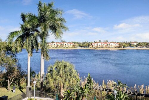 Внешний вид отеля La Quinta Inn & Suites by Wyndham Ft. Lauderdale Airport в Голливуде, фото 3