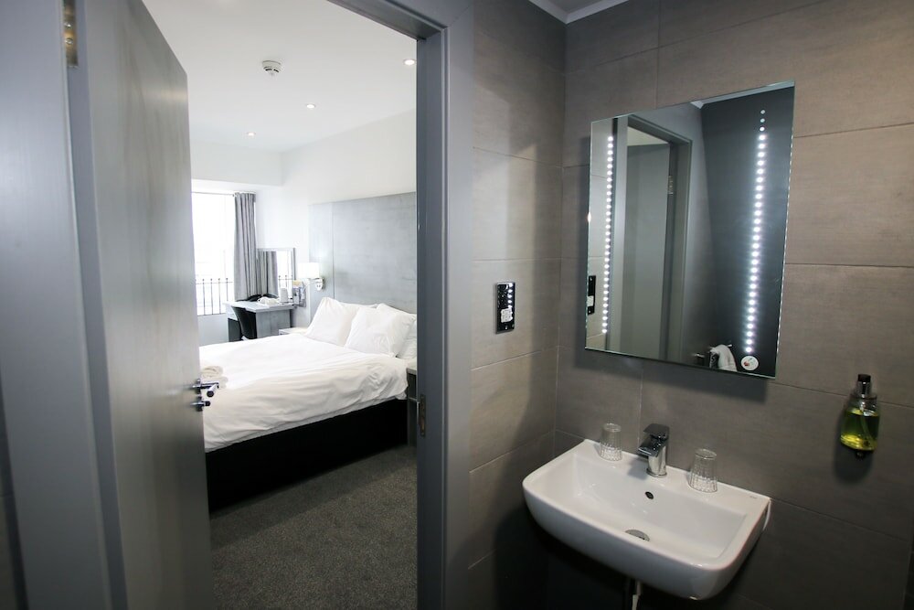 Фото Brunswick Merchant City Hotel