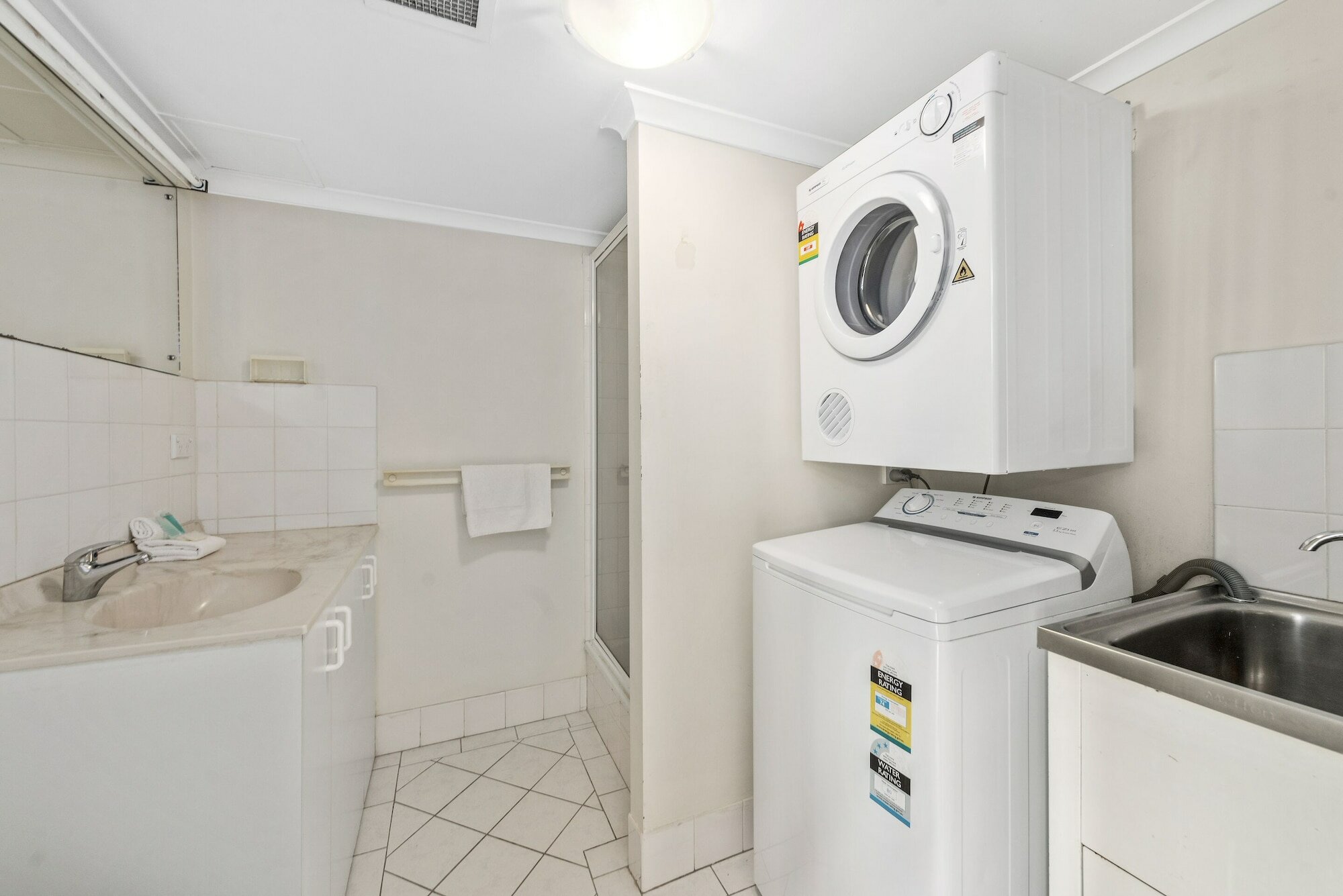 Фото Sandpiper Apartments