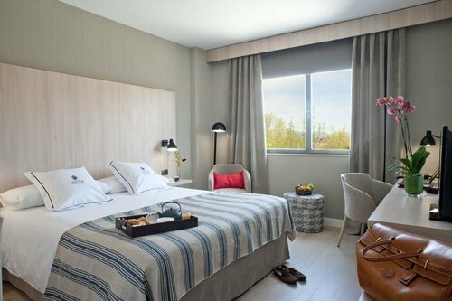 Гостиница Hotel Aravaca Village в Мадриде