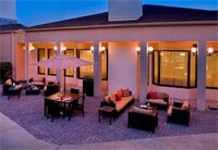 Фото Courtyard by Marriott Newark Liberty International Airport