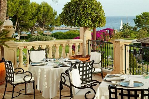 Гостиница The St. Regis Mardavall Mallorca Resort в Кальвии