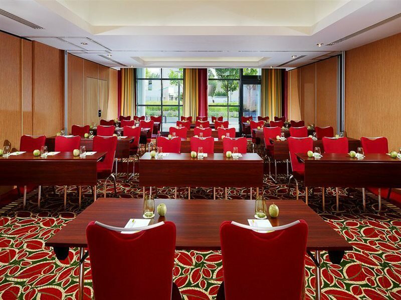 Фото Courtyard by Marriott Paris La Defense West - Colombes