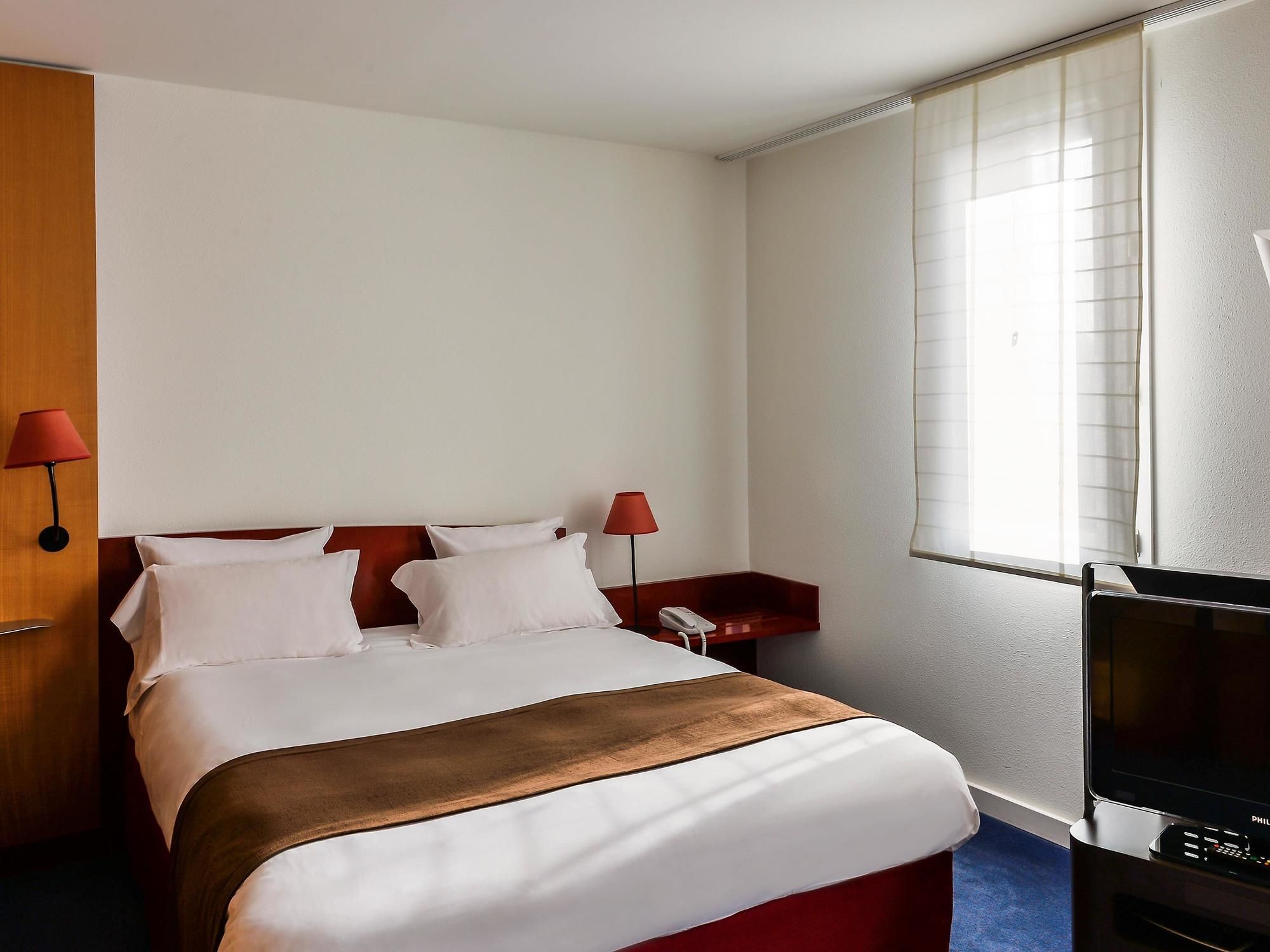 Фото Novotel Suites Reims Centre