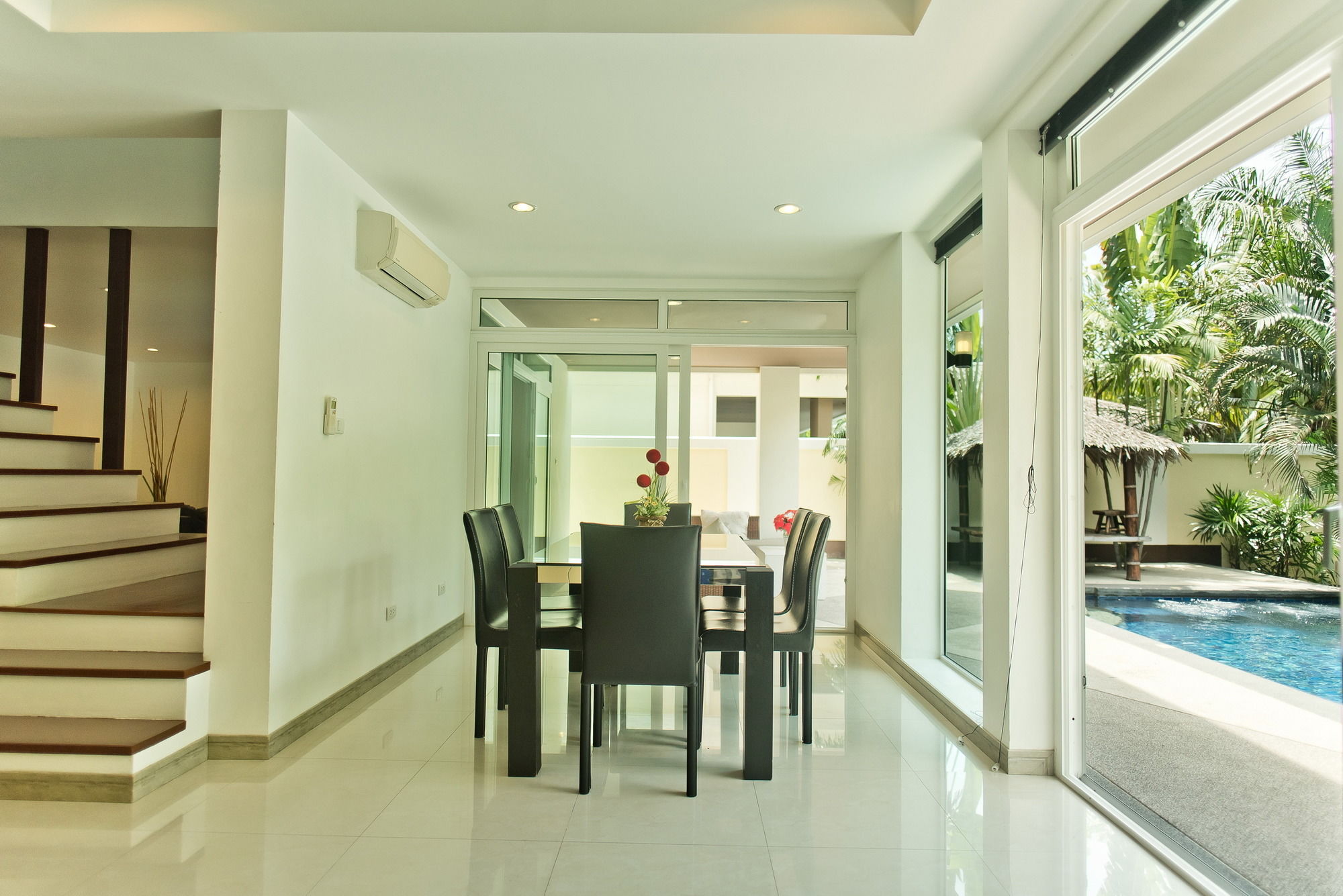 Фото Tropicana Pool Villa