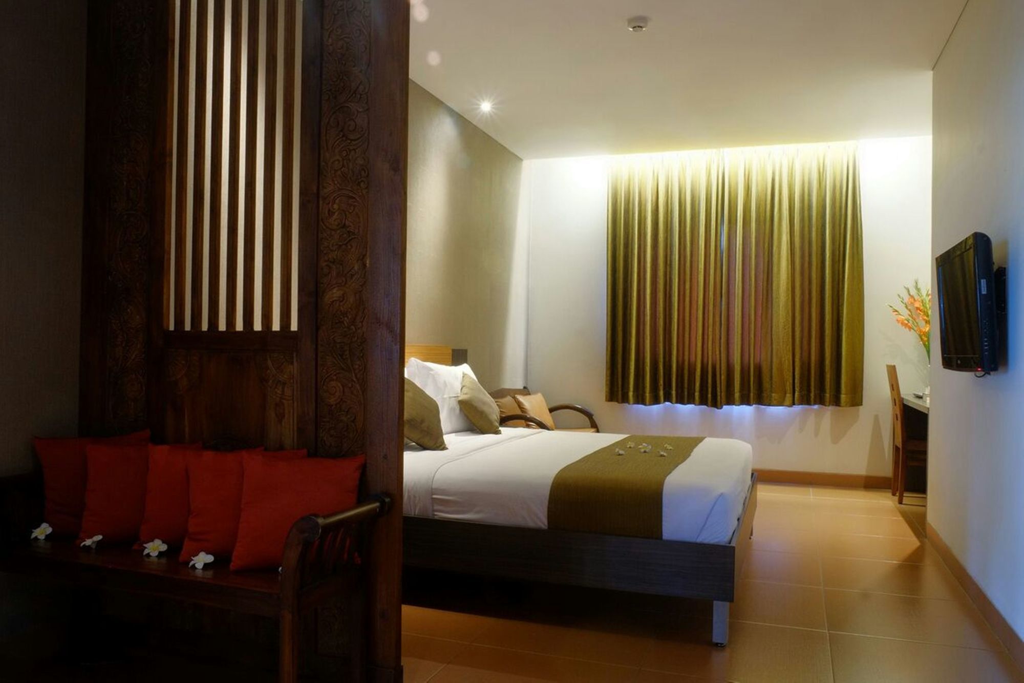 Фото Sukajadi Hotel and Gallery