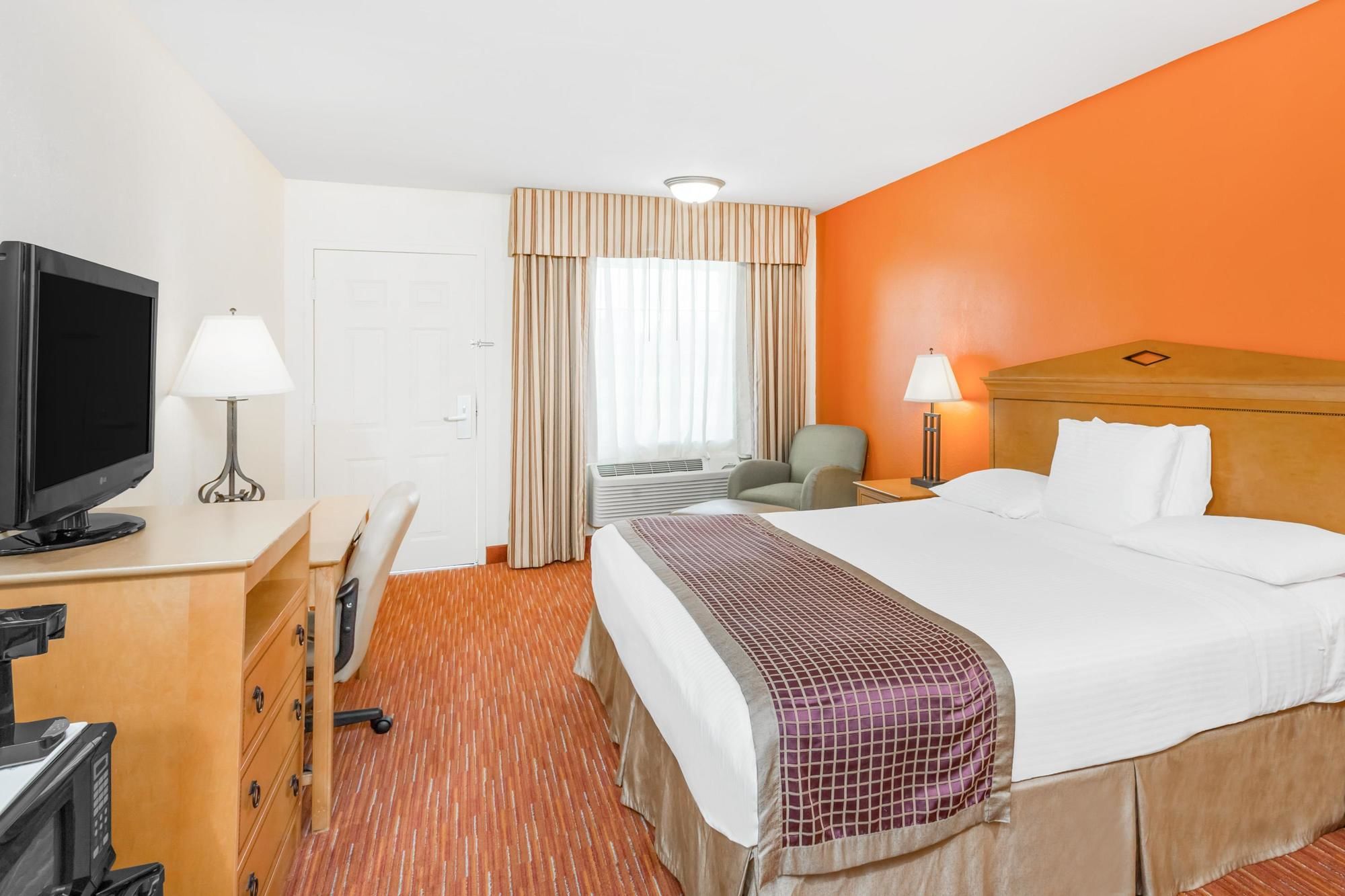 Фото SureStay Hotel by Best Western Manning