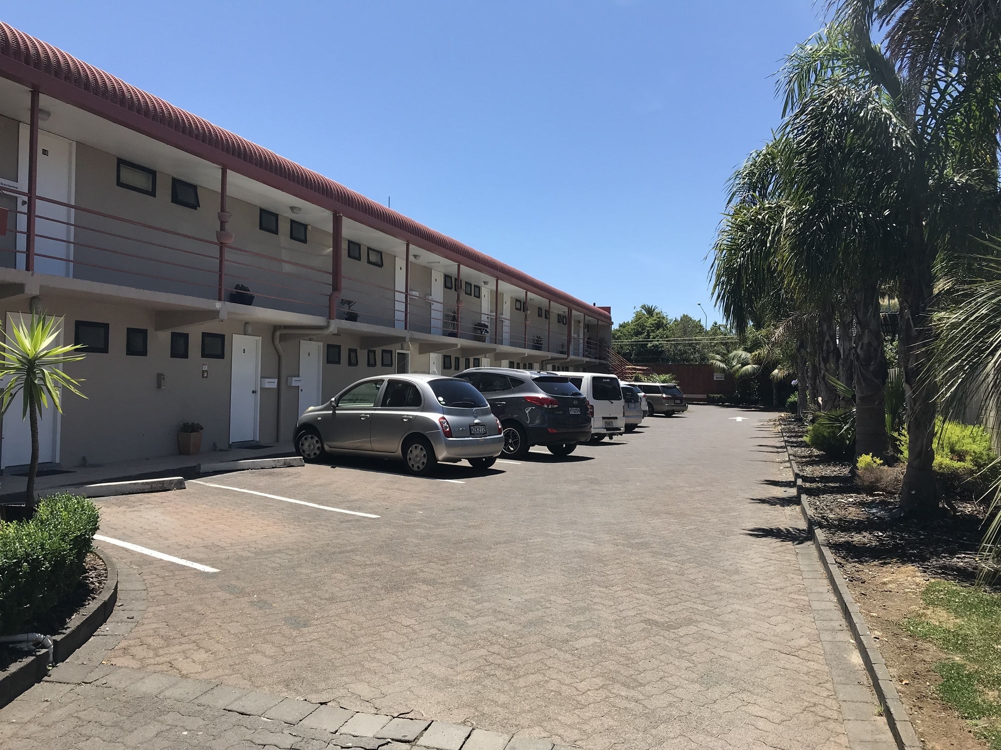 Фото Ascot Epsom Motel