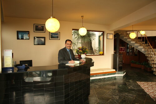 Внешний вид отеля Honeymoon Inn в Шимле, фото 4