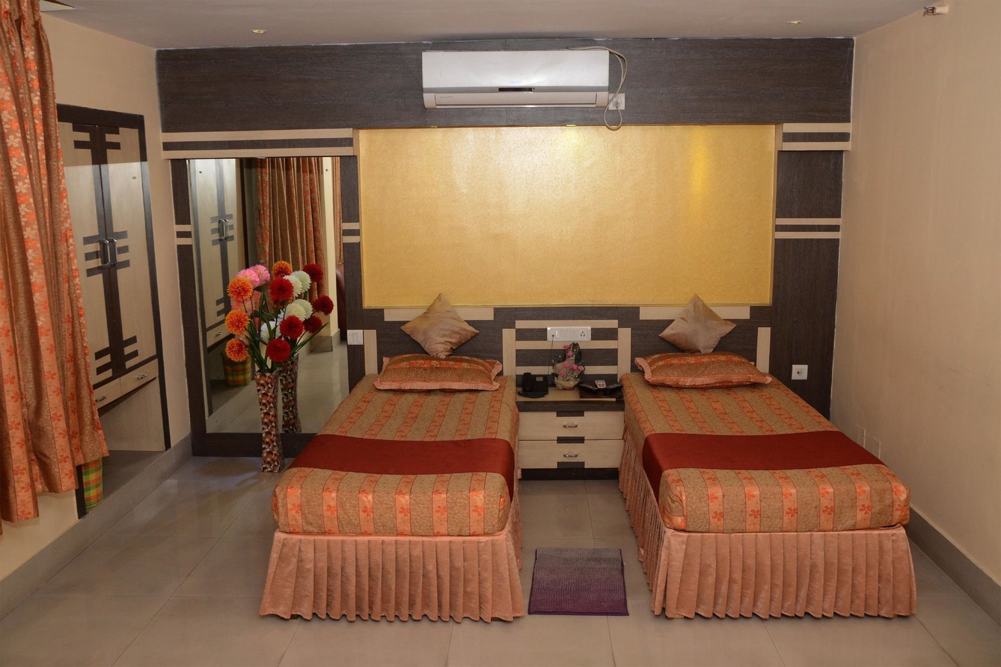 Фото Отель Executive Tower