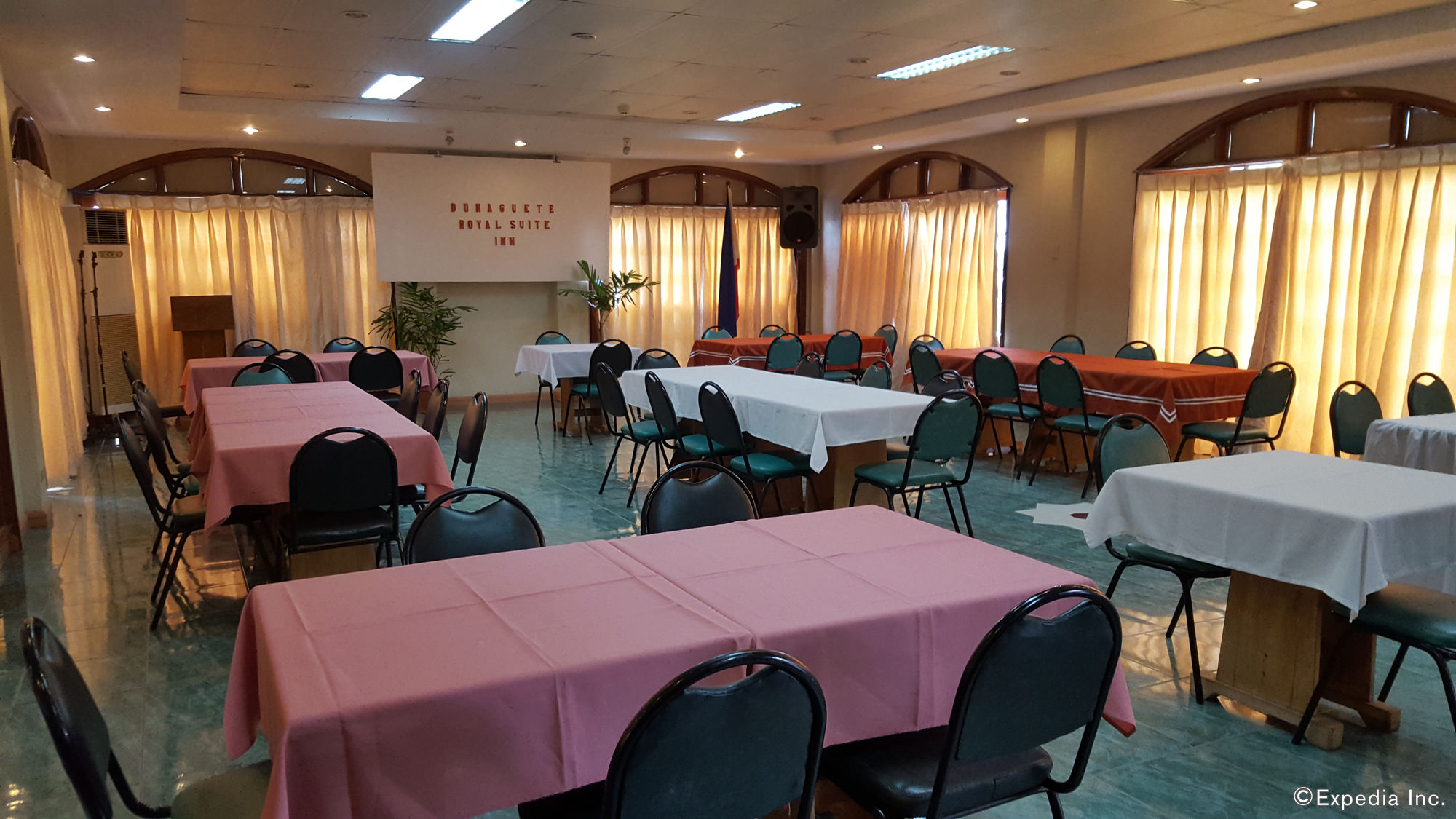 Фото Dumaguete Royal Suite Inn