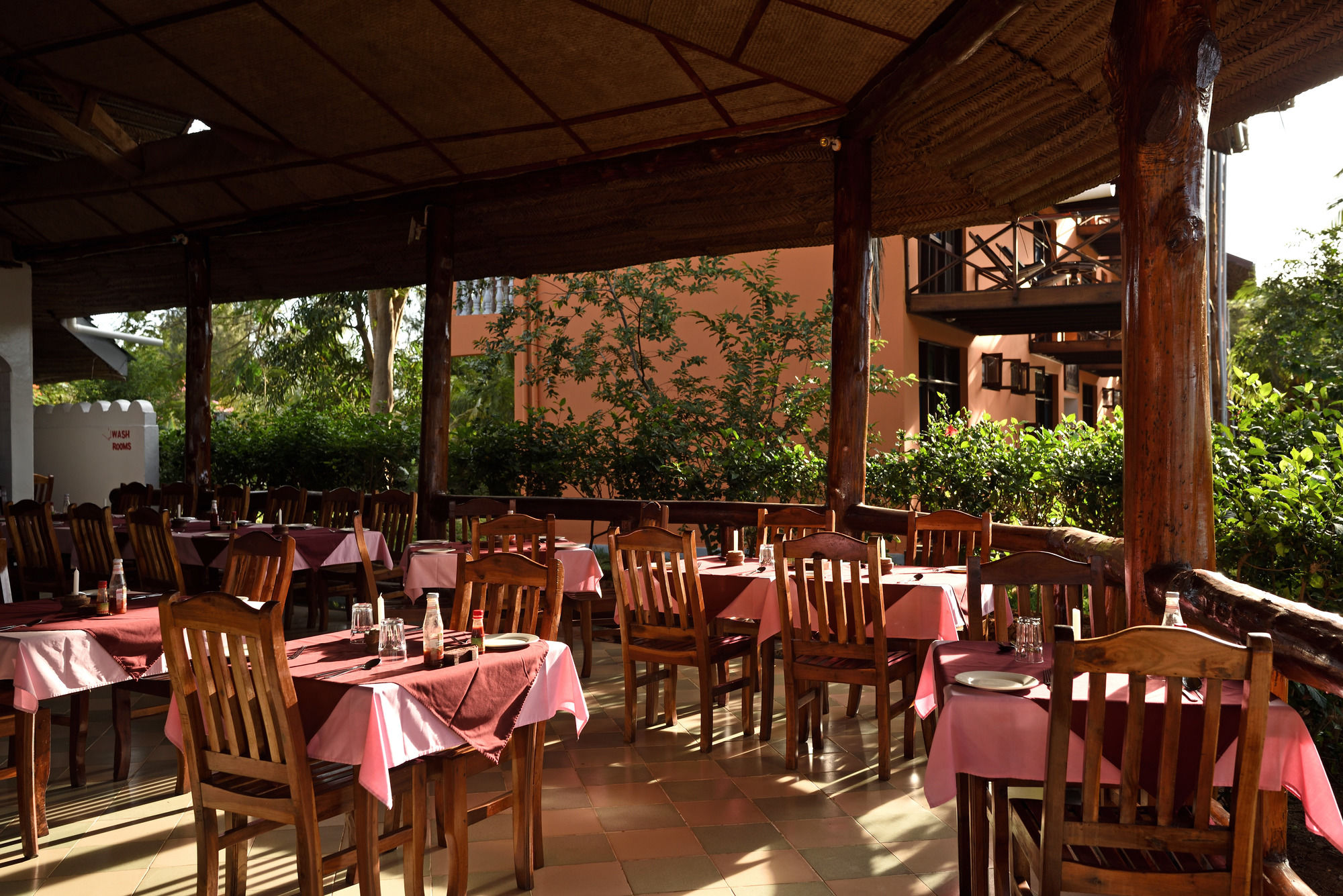 Фото Mnarani Beach Cottages