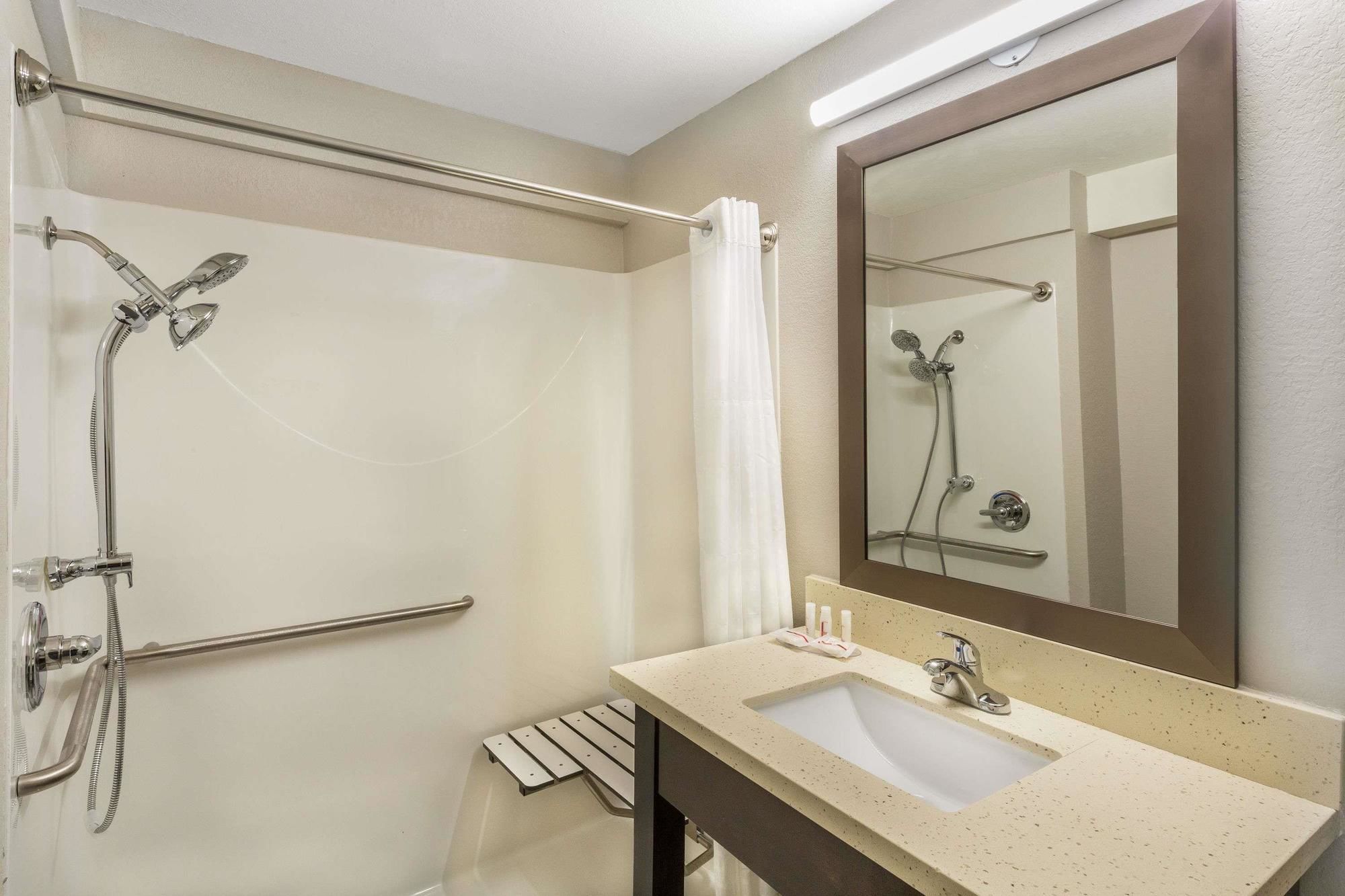 Фото Comfort Inn & Suites North Little Rock Jfk Blvd