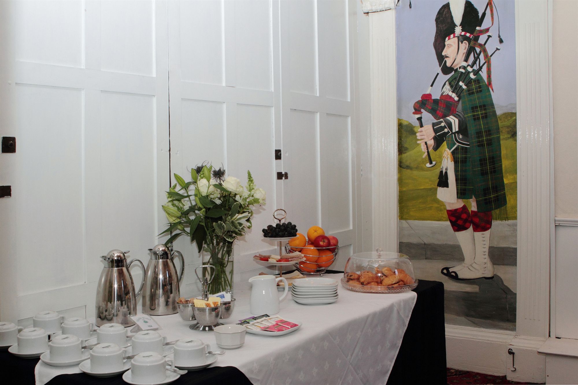 Фото Edinburgh Thistle Hotel