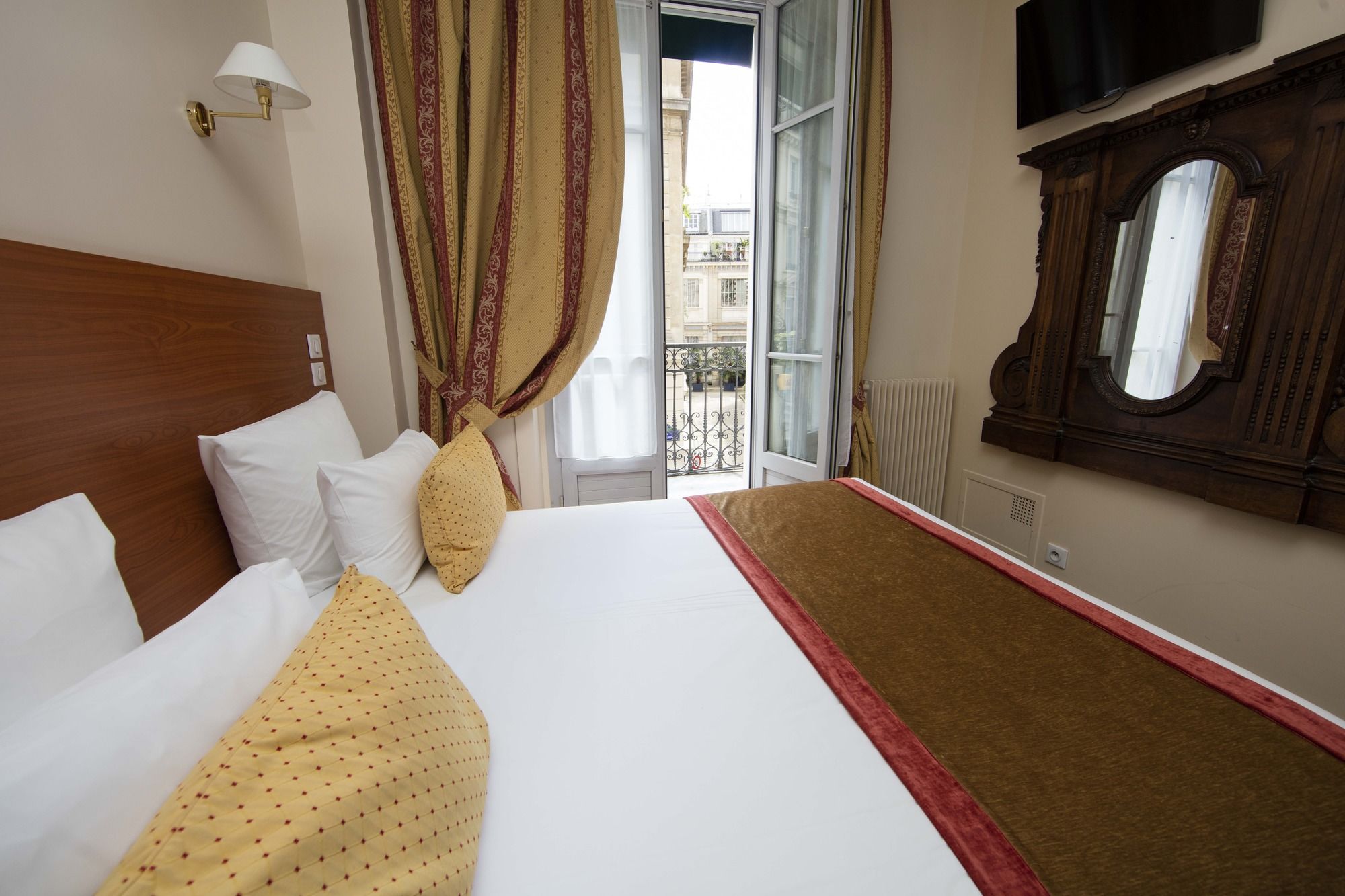 Фото Queens Boutique Hotel