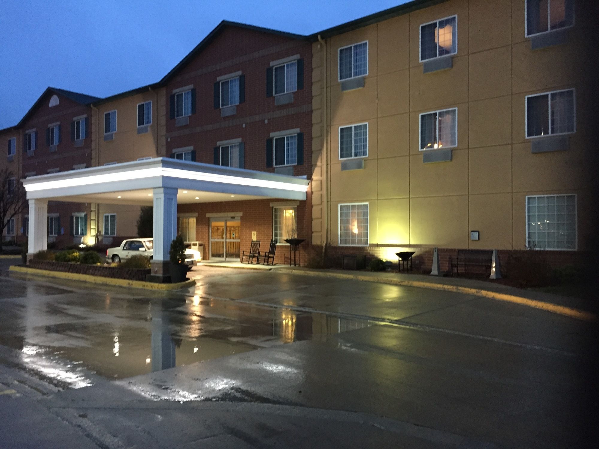 Фото Best Western Plus Des Moines West Inn & Suites