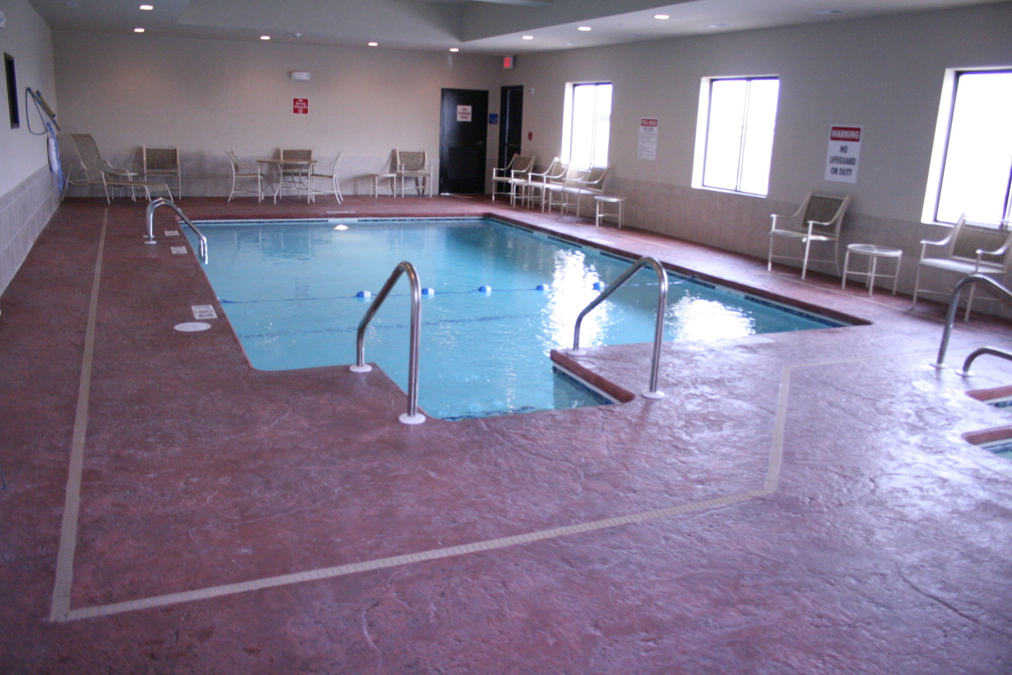 Фото Holiday Inn Express Hotel & Suites Pratt, an Ihg Hotel