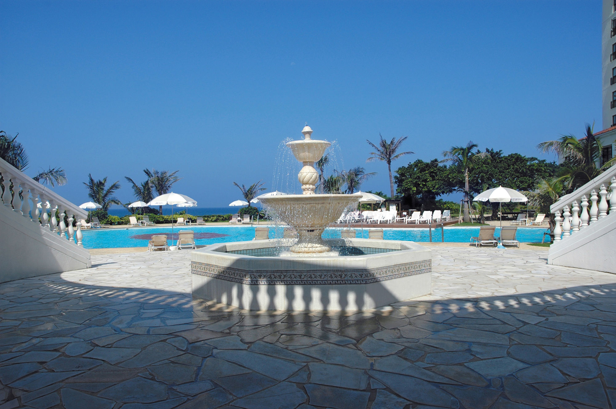 Фото Hotel Nikko Alivila Yomitan Resort Okinawa